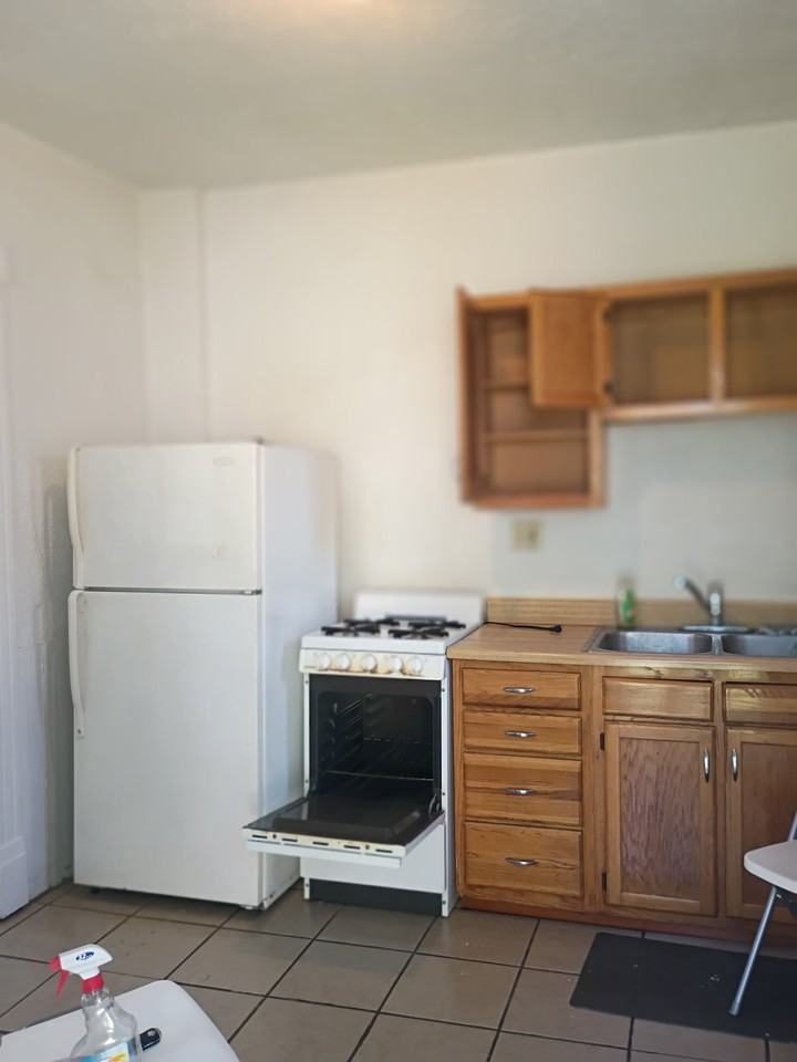 248 W 3rd St - Photo 5 of 6