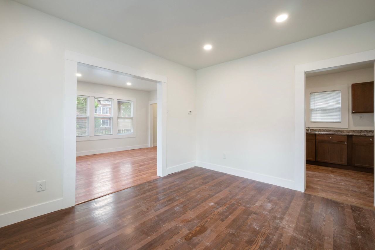615 W Hollywood - Photo 7 of 20