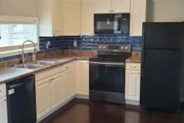 607 N Franklin Ave - Photo 3 of 5