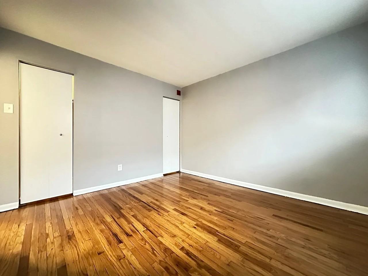 7100 Oxford Ave - Photo 4 of 8