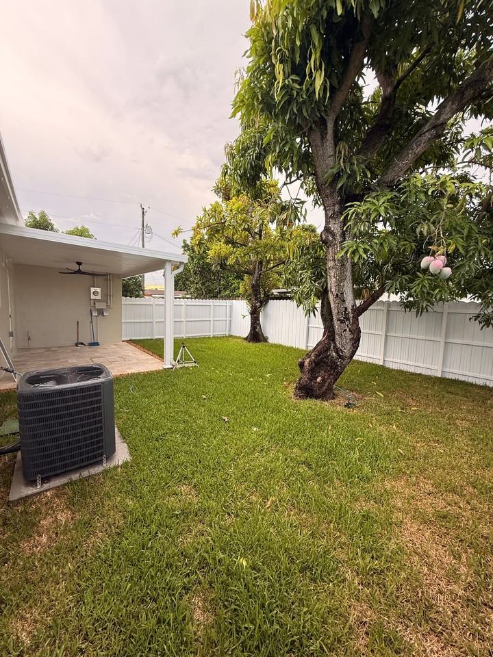 10555 Swst - Photo 3 of 14