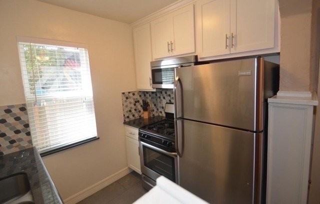 2545454 Spring St - Photo 2 of 13