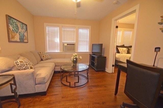 2545454 Spring St - Photo 4 of 13