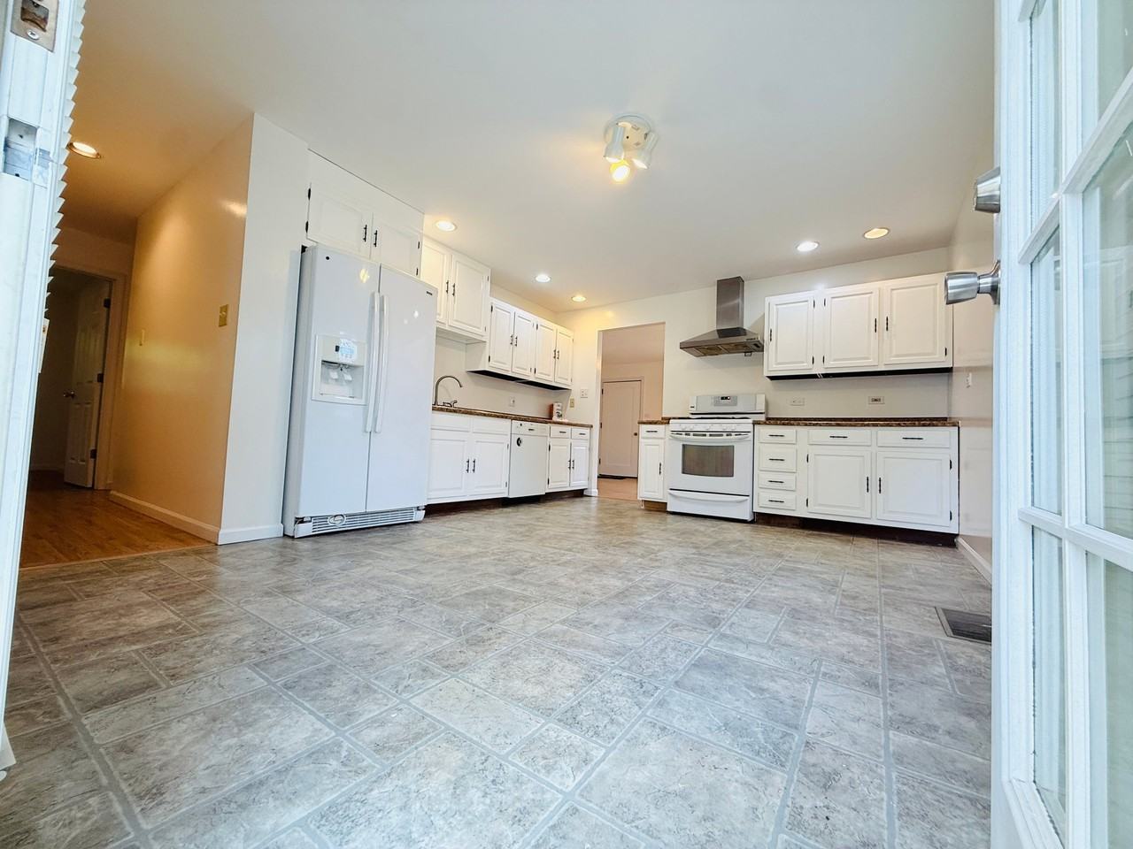 2904 Stork Ct - Photo 3 of 17