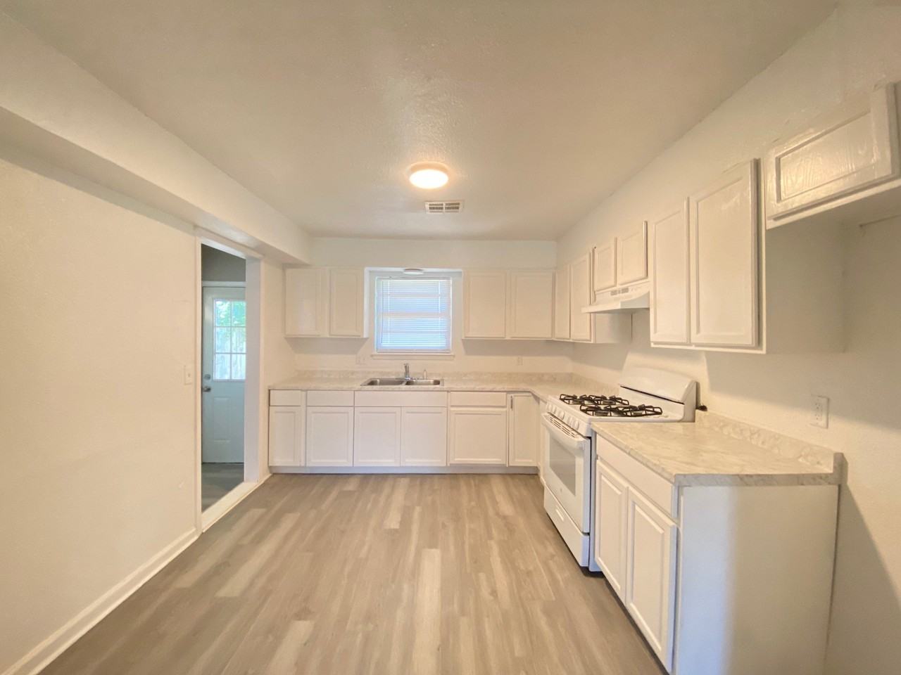 3309 Sw 19th St - Photo 4 of 19