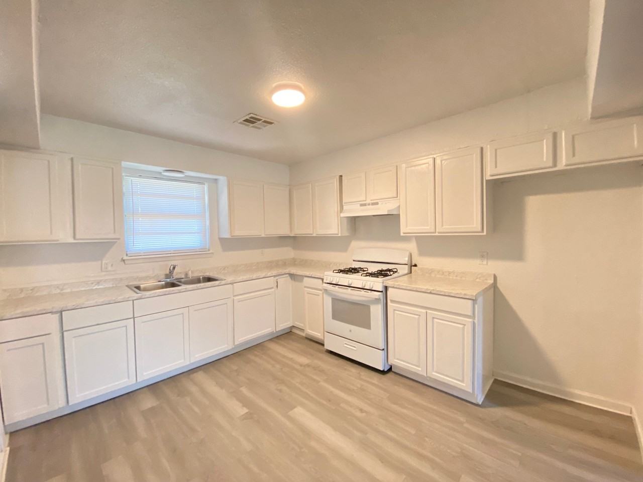 3309 Sw 19th St - Photo 5 of 19