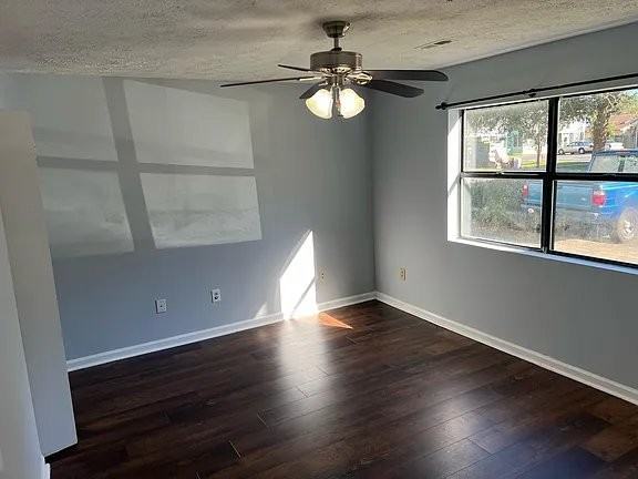 1240 Shalom Dr - Photo 3 of 15