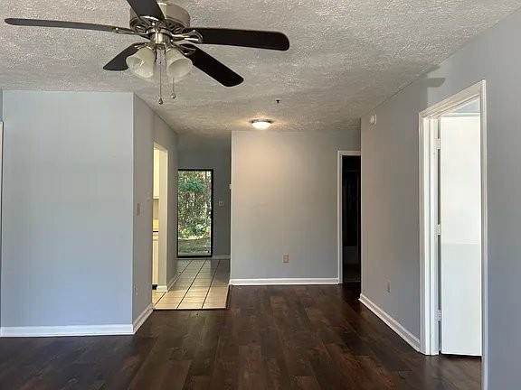 1240 Shalom Dr - Photo 5 of 15