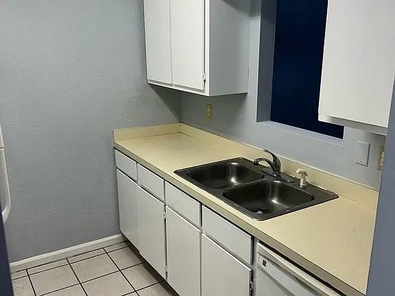 1240 Shalom Dr - Photo 7 of 15