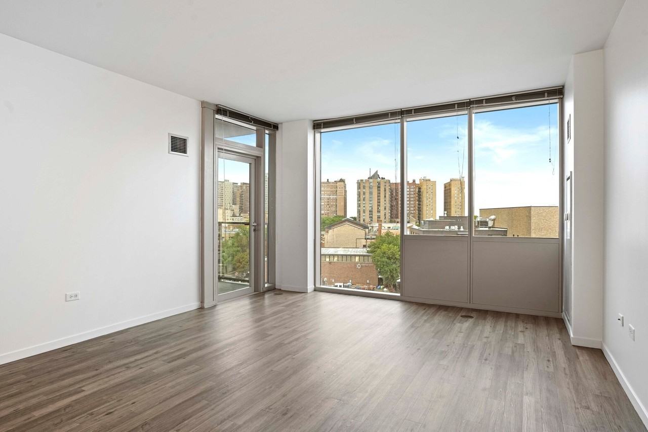 3750 N Halsted St - Photo 2 of 19