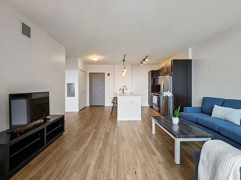 3750 N Halsted St - Photo 6 of 19