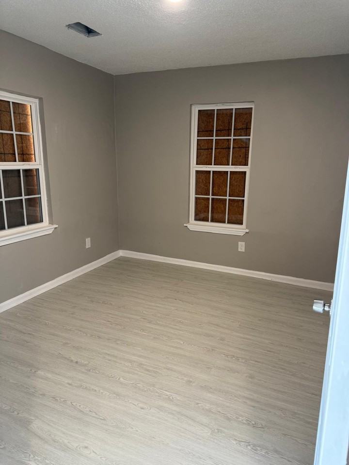 3354 Guernsey Ave - Photo 4 of 11