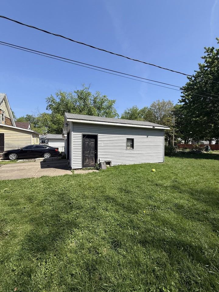 2148 N Church St - Photo 3 of 20