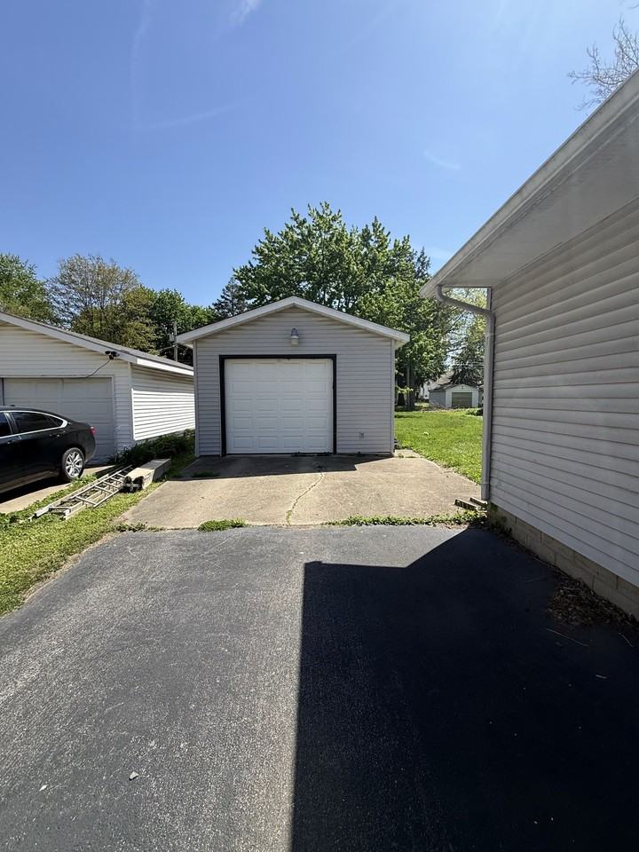2148 N Church St - Photo 4 of 20