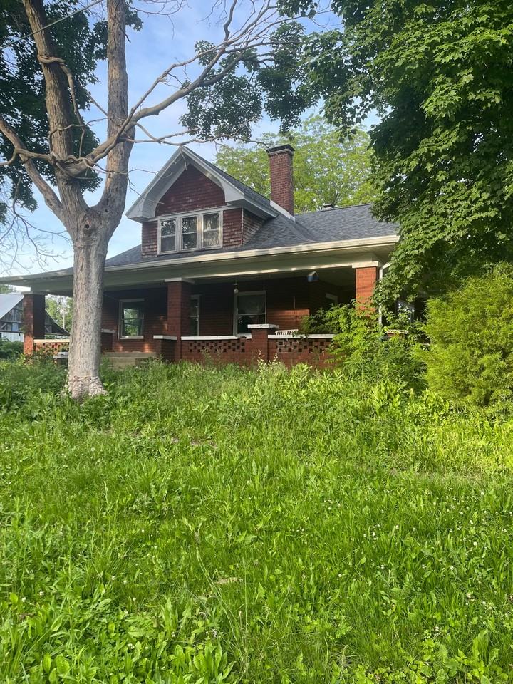 330 S Madison St - Photo 2 of 20