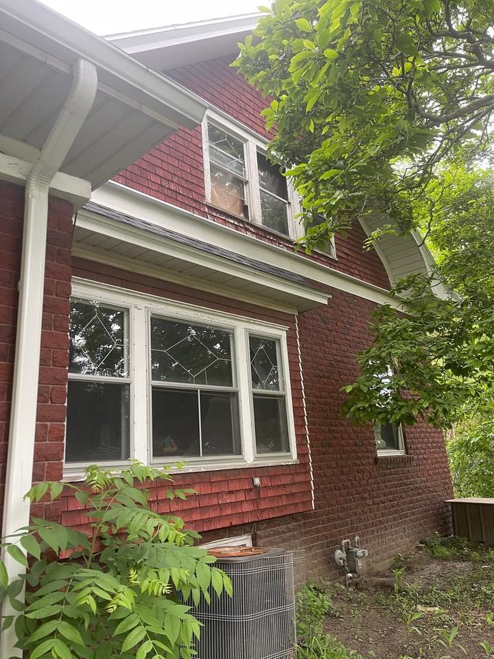 330 S Madison St - Photo 5 of 20