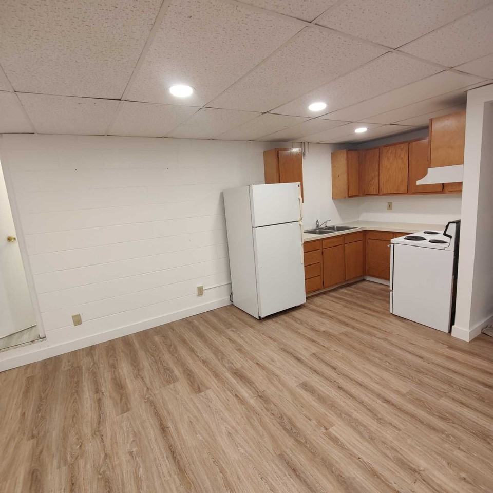 105 2nd Ave Sw #7 - Photo 3 of 14