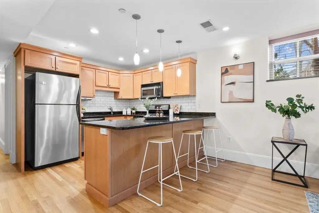 245 Beacon St #2 - Photo 5 of 13