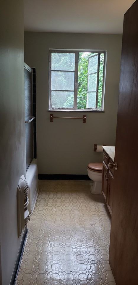 715 Clinton Ave #A - Photo 3 of 9