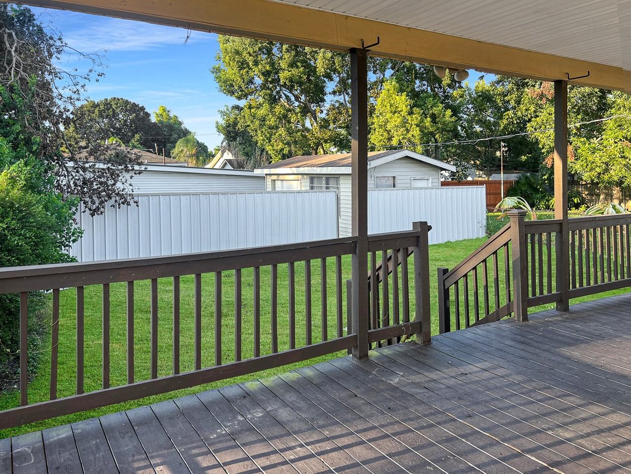 1101 Isbell St - Photo 2 of 10