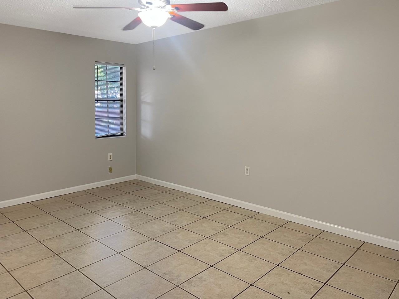 1101 Isbell St - Photo 3 of 10
