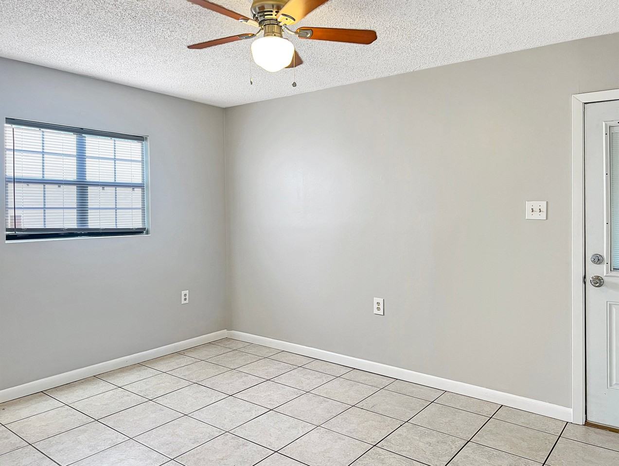 1101 Isbell St - Photo 4 of 10