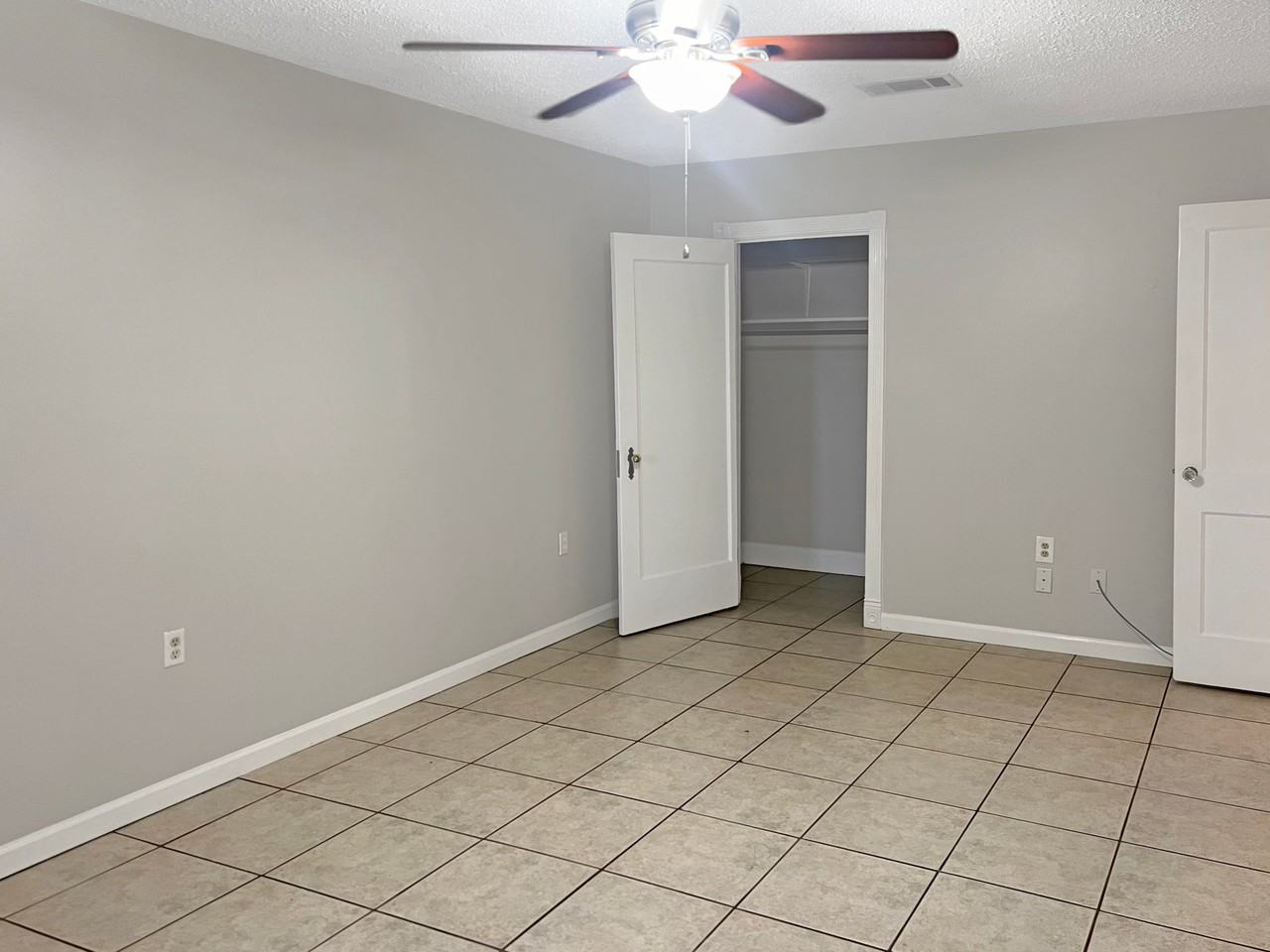 1101 Isbell St - Photo 5 of 10