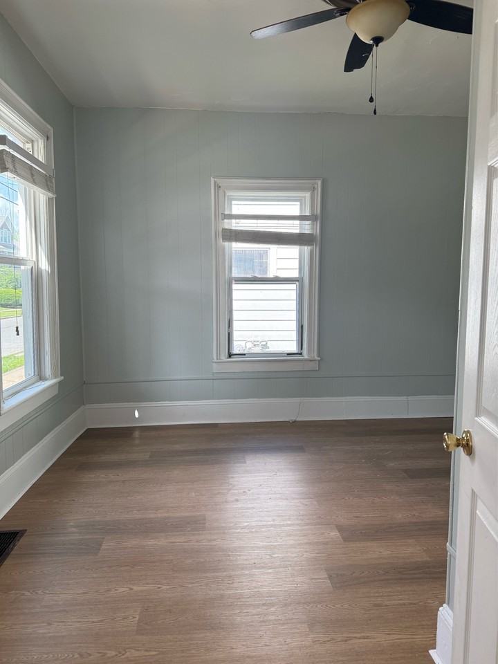 321 Expense St #1 - Photo 3 of 8