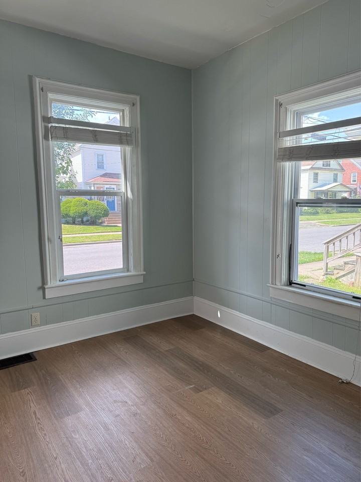 321 Expense St #1 - Photo 4 of 8