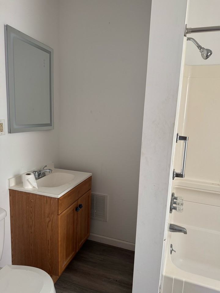 321 Expense St #1 - Photo 5 of 8
