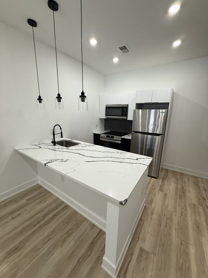 1222 W Hilton St #1 - Photo 2 of 9