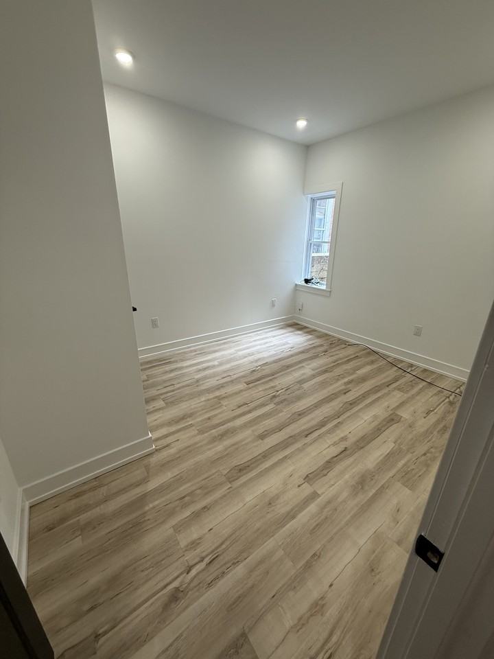 1222 W Hilton St #1 - Photo 4 of 9