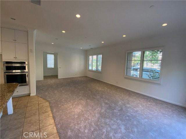 72 Gardenhouse Way - Photo 2 of 8
