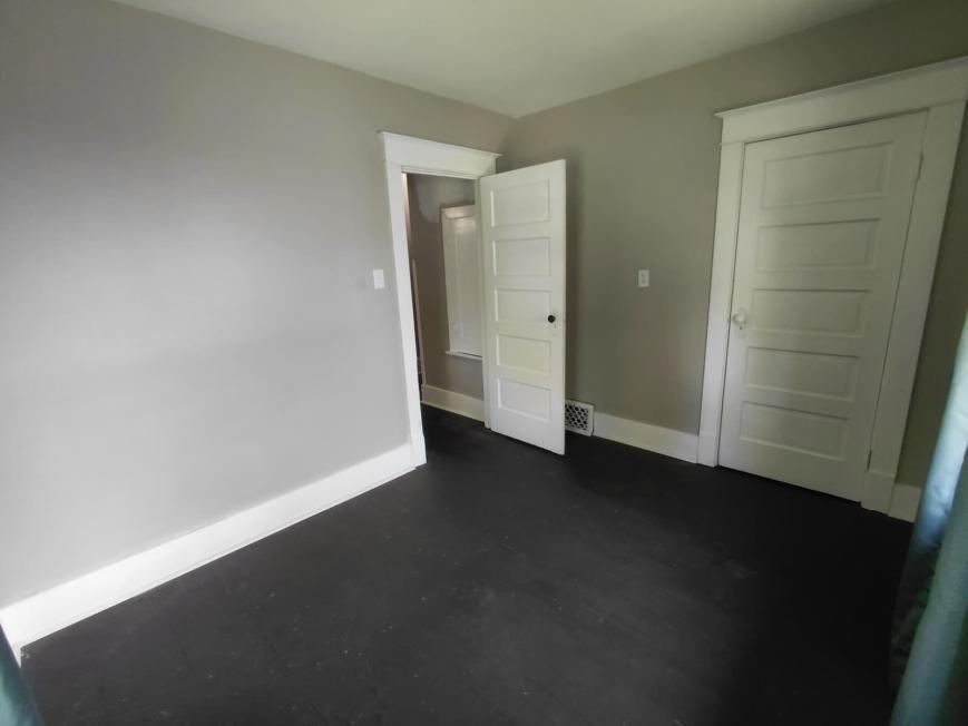 318 S 15th St - Photo 2 of 10