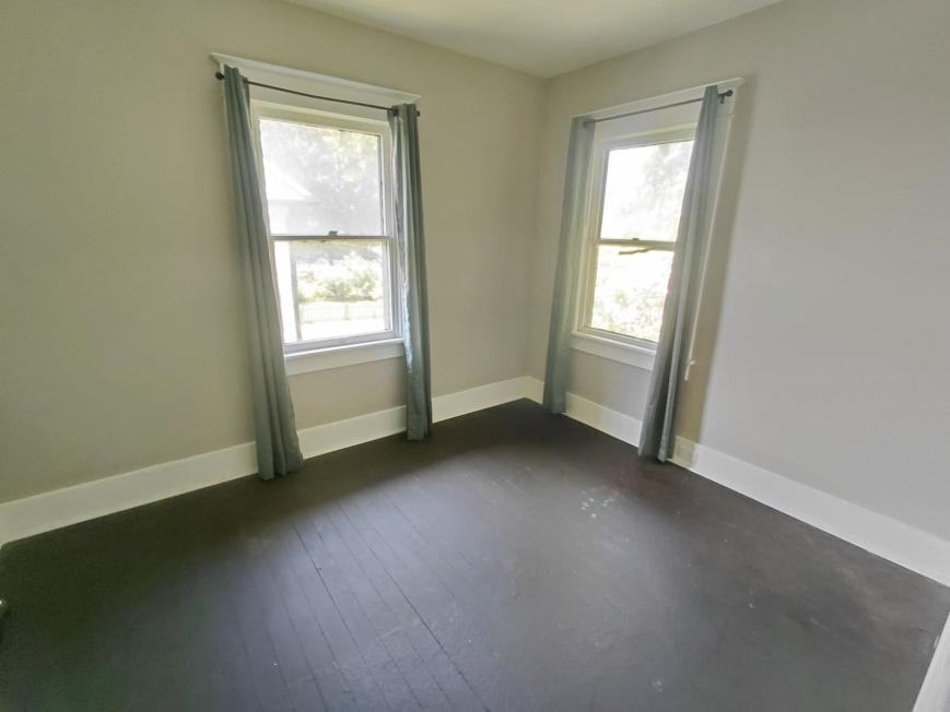 318 S 15th St - Photo 3 of 10