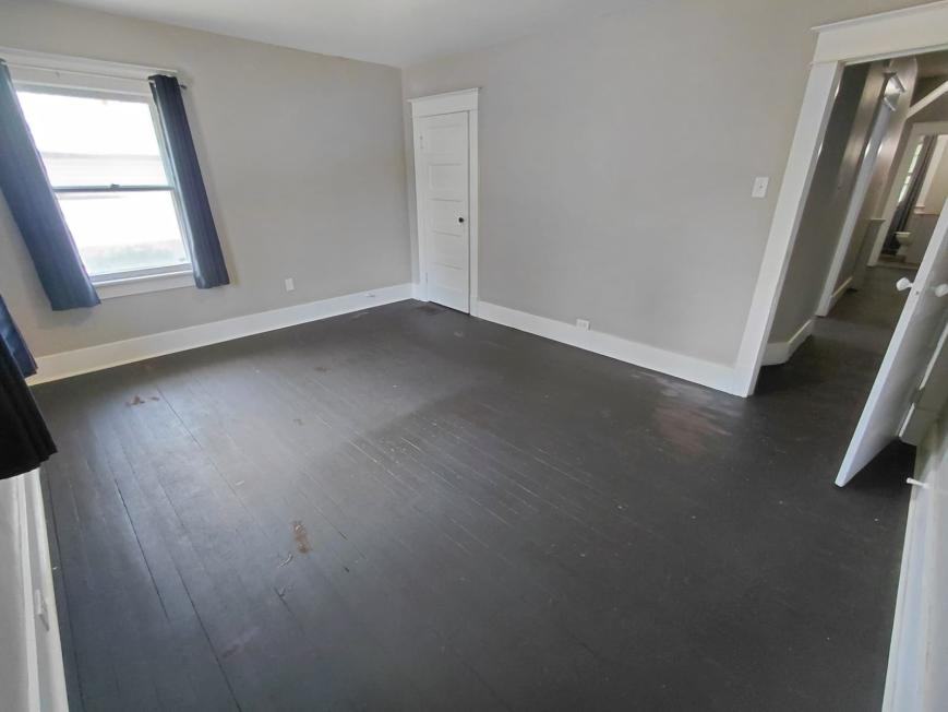 318 S 15th St - Photo 5 of 10