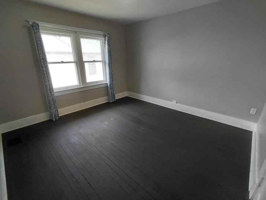 318 S 15th St - Photo 6 of 10