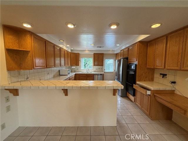 385 Eaton Dr - Photo 3 of 8