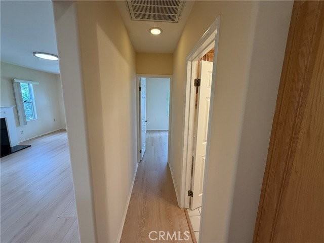 385 Eaton Dr - Photo 5 of 8