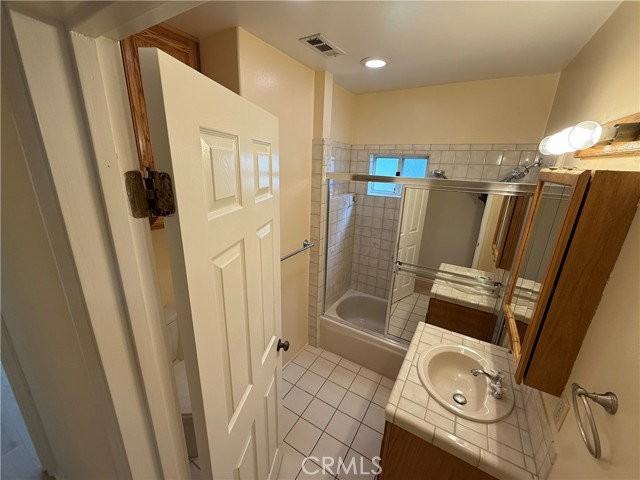 385 Eaton Dr - Photo 6 of 8