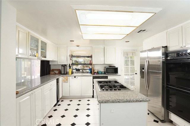 1412 N Louise St - Photo 5 of 8