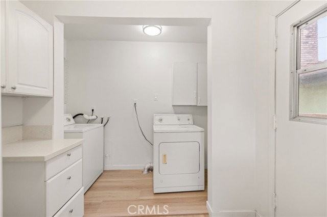 18418 Sylvan St - Photo 6 of 8