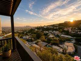featured image of 8810 Hollywood Blvd