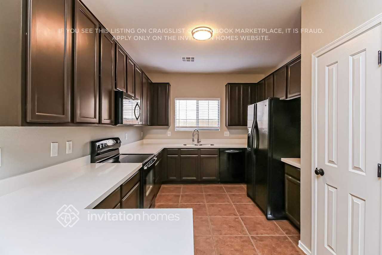 3425 E Vernon St - Photo 6 of 16