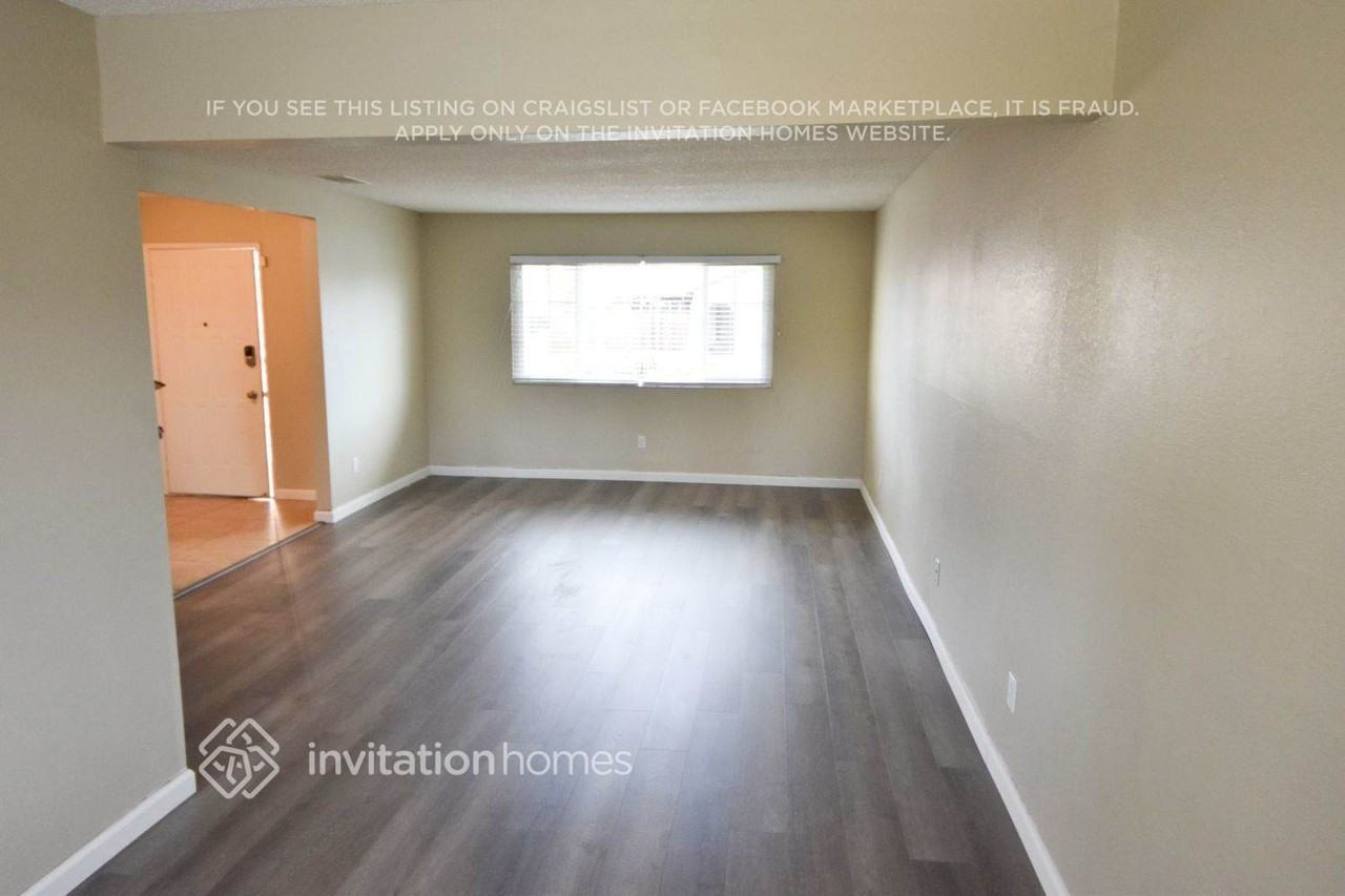 560 E Wigeon Way - Photo 2 of 10