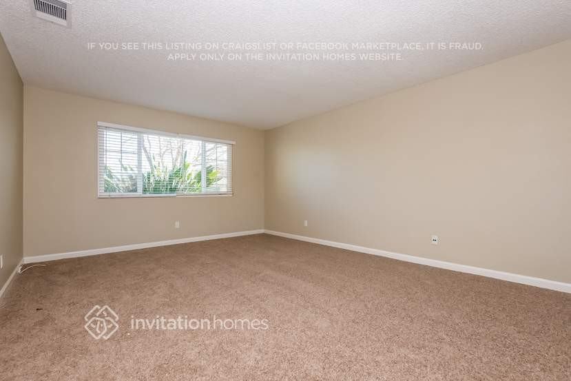 560 E Wigeon Way - Photo 4 of 10