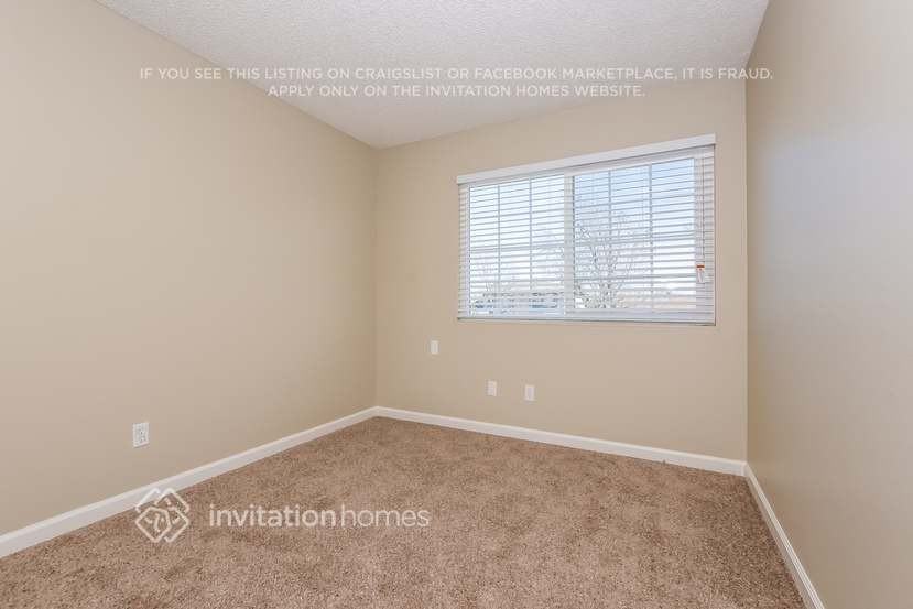 560 E Wigeon Way - Photo 5 of 10