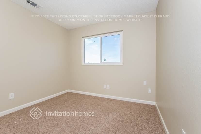 560 E Wigeon Way - Photo 7 of 10