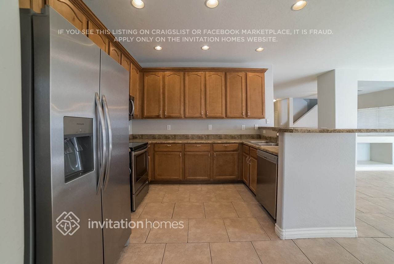 2054 N Illinois St - Photo 5 of 14
