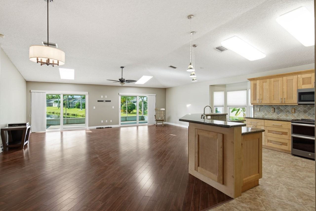 349 Fountainview Cir #1 - Photo 2 of 38